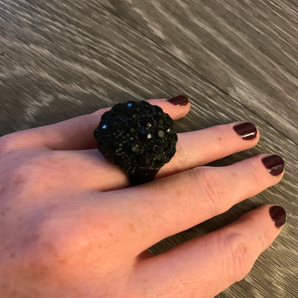 Sparkly black statement ring